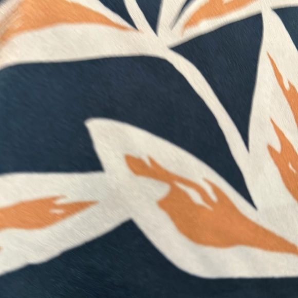 Banana Republic Factory Teal and Beige Leaf Print Silky top - Picture 7 of 8